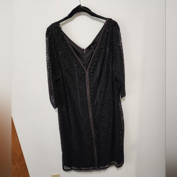 Lace dress - Picture 2 of 7